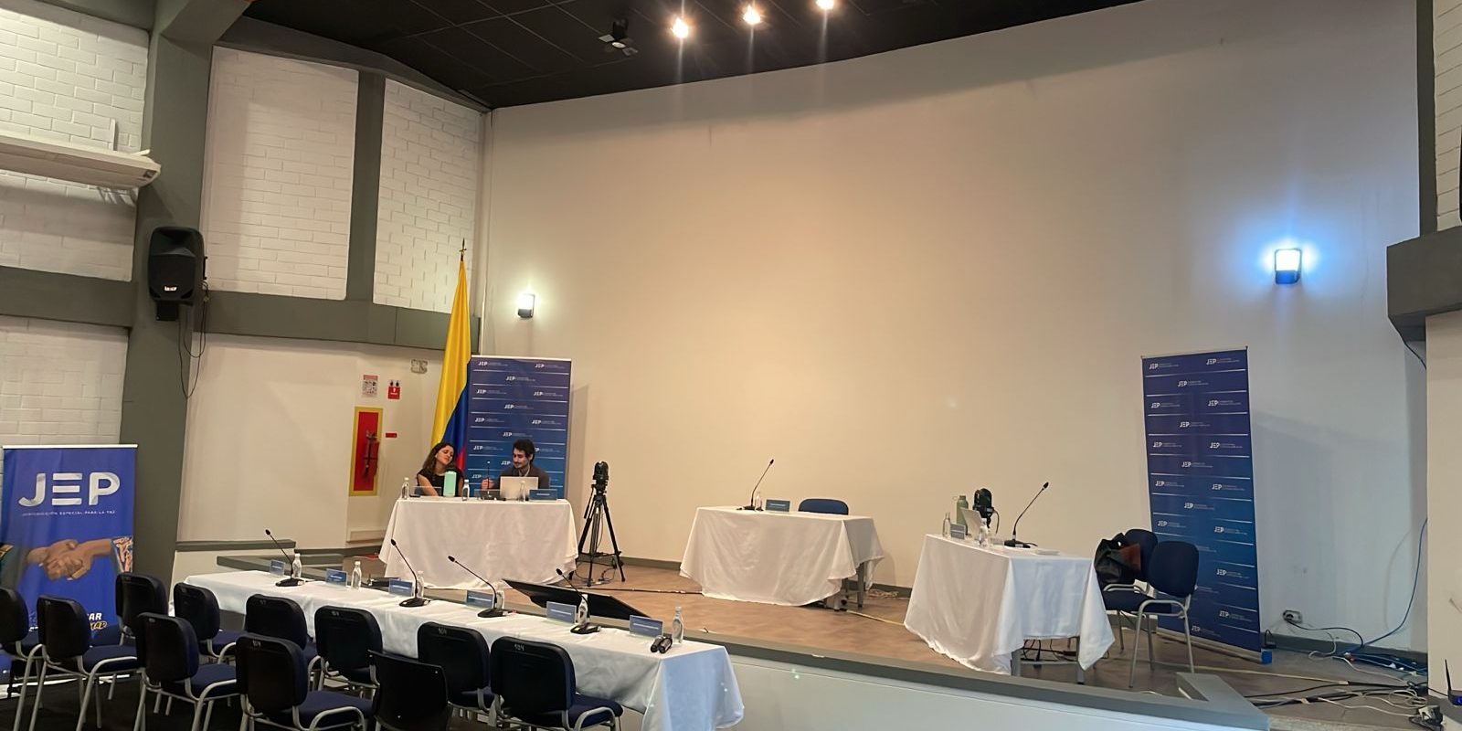 WhatsApp Image 2025-04-21 at 11.54.57 EXMIEMBROS DEL COMANDO CONJUNTO CENTRAL DE LAS FARC COMPARECEN ANTE LA JEP EN SU SEGUNDO DÍA DE AUDIENCIAS