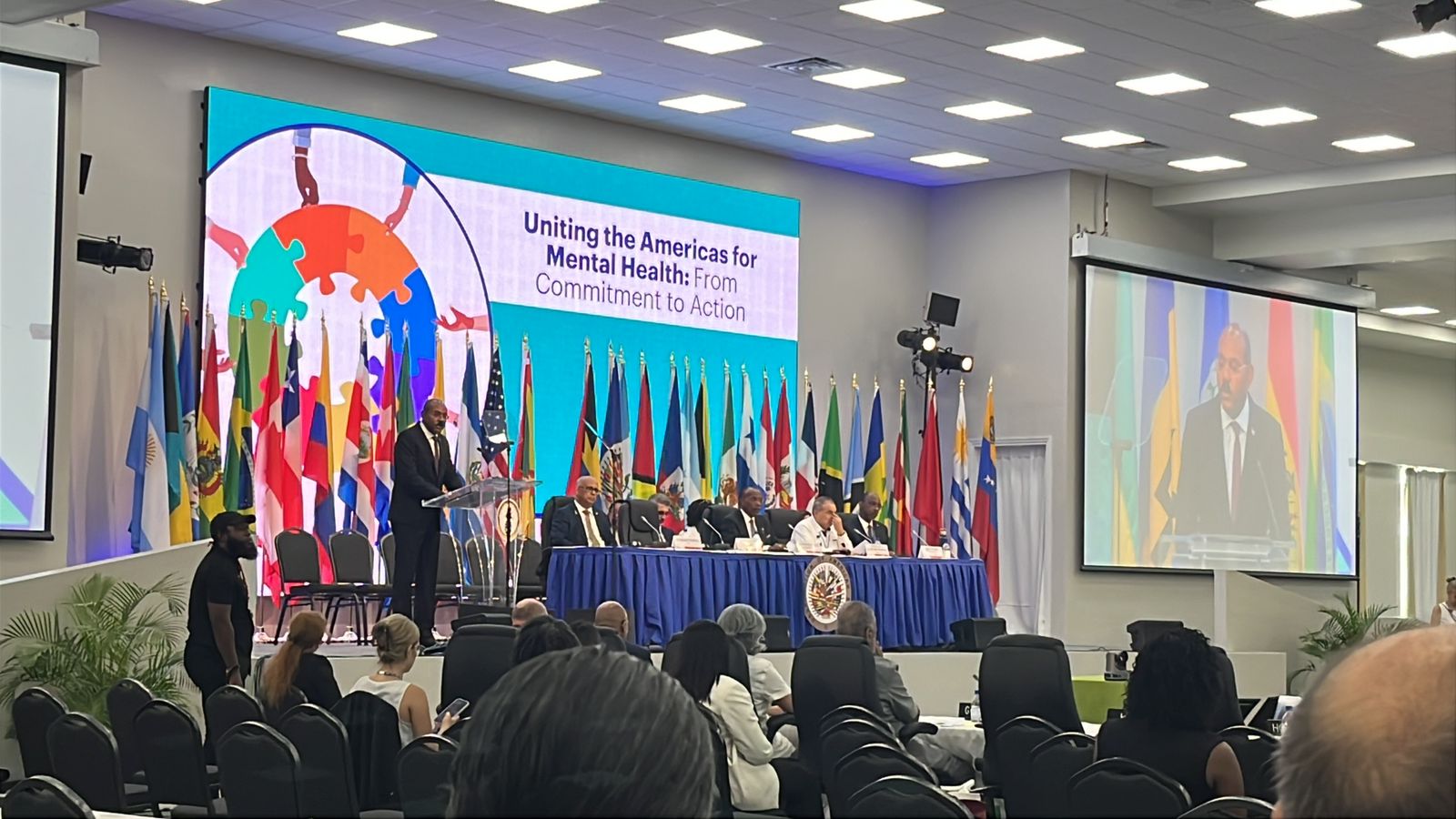 Corporación MilVíctimas en la OEA 2025: la voz de las víctimas del conflicto armado llega a Antigua y Barbuda Desde Antigua y Barbuda, participamos con orgullo y profundo compromiso en la 55ª Asamblea General de la Organización de los Estados Americanos (OEA 2025), representando a las víctimas del conflicto armado en Colombia. Como Corporación MilVíctimas, nuestra presencia en este espacio internacional reafirma una convicción que nos guía desde el inicio: la justicia transicional no puede avanzar sin verdad, memoria y participación real de las víctimas.